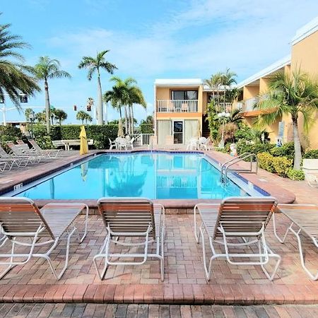 Satellite Motel Сант Пит Бич Экстерьер фото