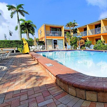 Satellite Motel Сант Пит Бич Экстерьер фото