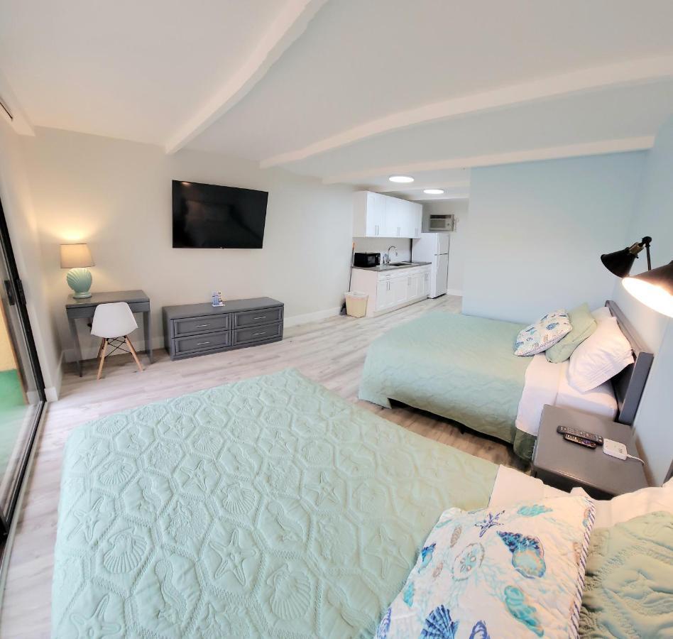 Satellite Motel Сант Пит Бич Экстерьер фото