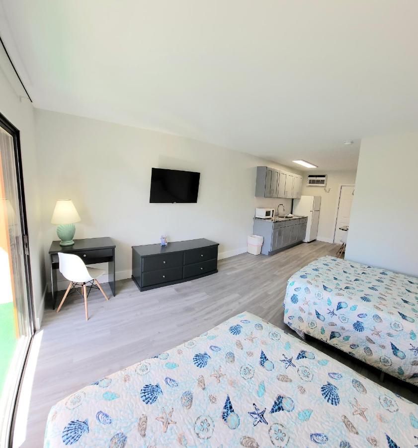 Satellite Motel Сант Пит Бич Экстерьер фото